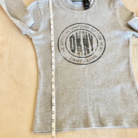 DKNY Jeans Crewneck Logo Top - Size M - Picture 11 of 11
